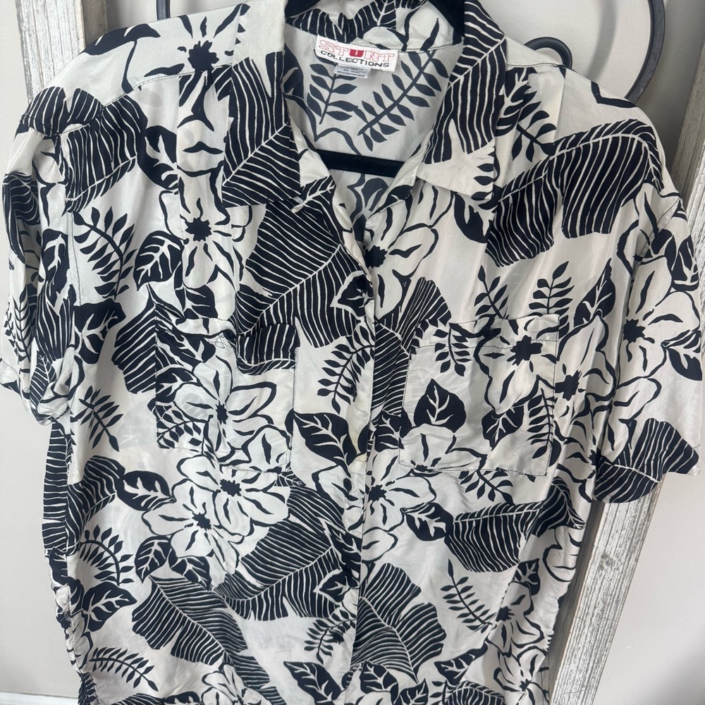 Stunt Collections‎ 100% Silk Hawaiian Shirt Mens M Black White Tropical Floral